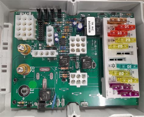 ds300 12v distribution box and fuses|cbe ds300 schematics.